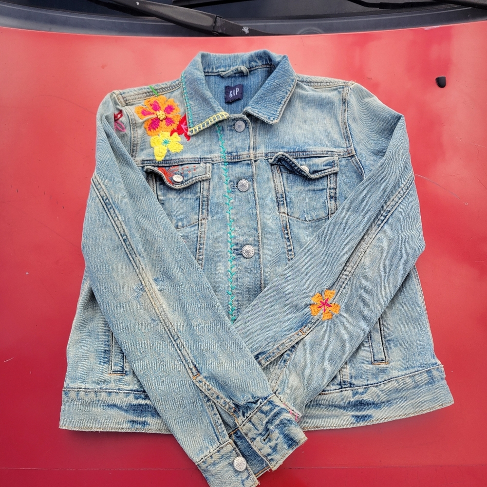 Vintage Boho GAP Hawaiian Hand Embroidered Hibiscus Floral Worn Gap Denim Jacket